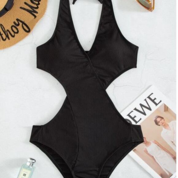 One Piece Bathing Suit CUT OUT Size M Black Figure Flattering Criss Cross Beach - Picture 10 of 12